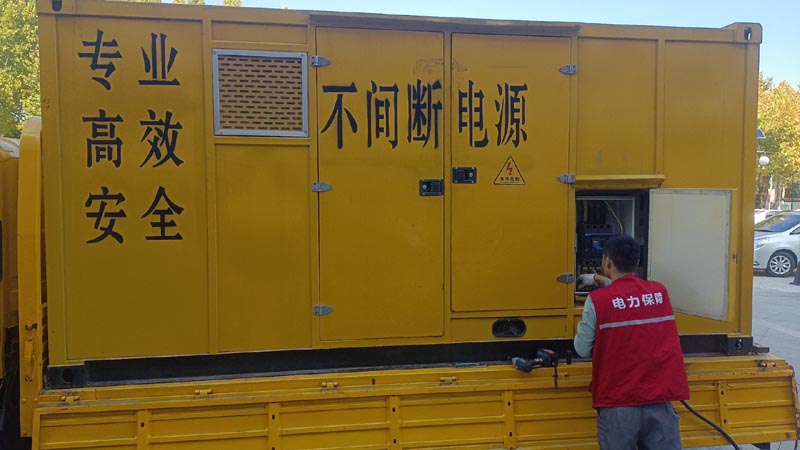 嵩县柴油发电机组和UPS电源配合使用时，如何避免切换过程中的电力中断？