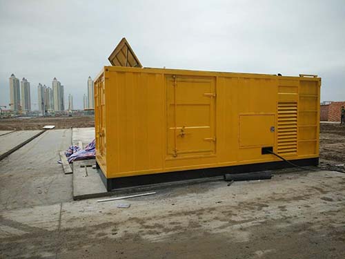 嵩县合同中关于乙方责任导致工期延误的赔偿标准应该如何制定？